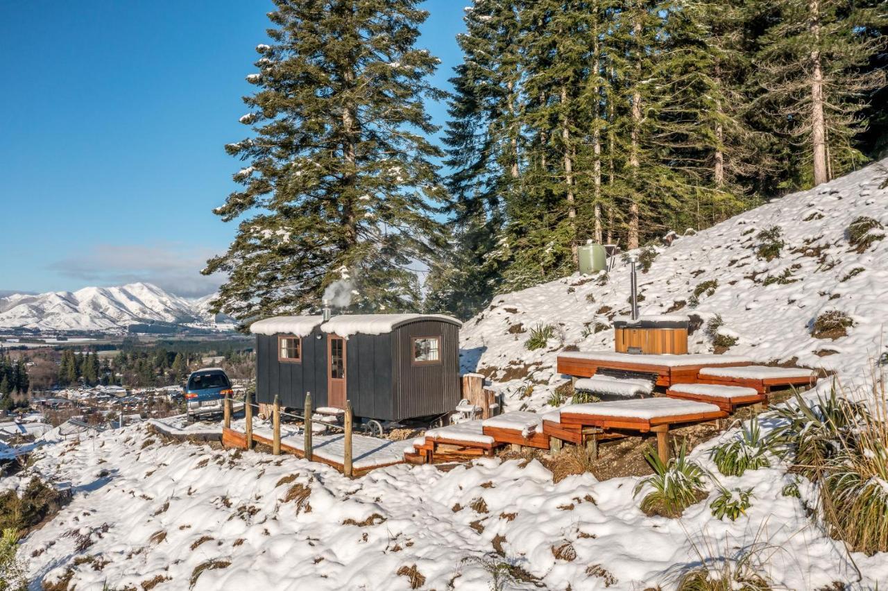 The Shepherds Hut - Boutique Retreat. ハンマー・スプリングス エクステリア 写真