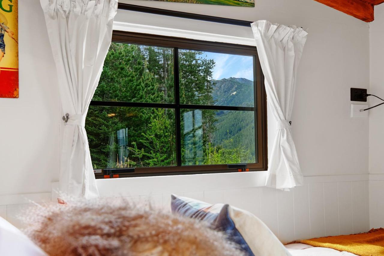 The Shepherds Hut - Boutique Retreat. ハンマー・スプリングス エクステリア 写真