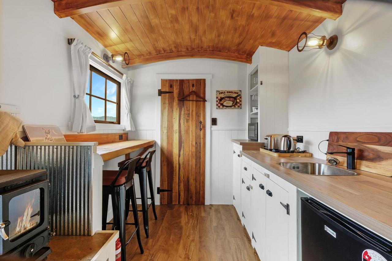 The Shepherds Hut - Boutique Retreat. ハンマー・スプリングス エクステリア 写真