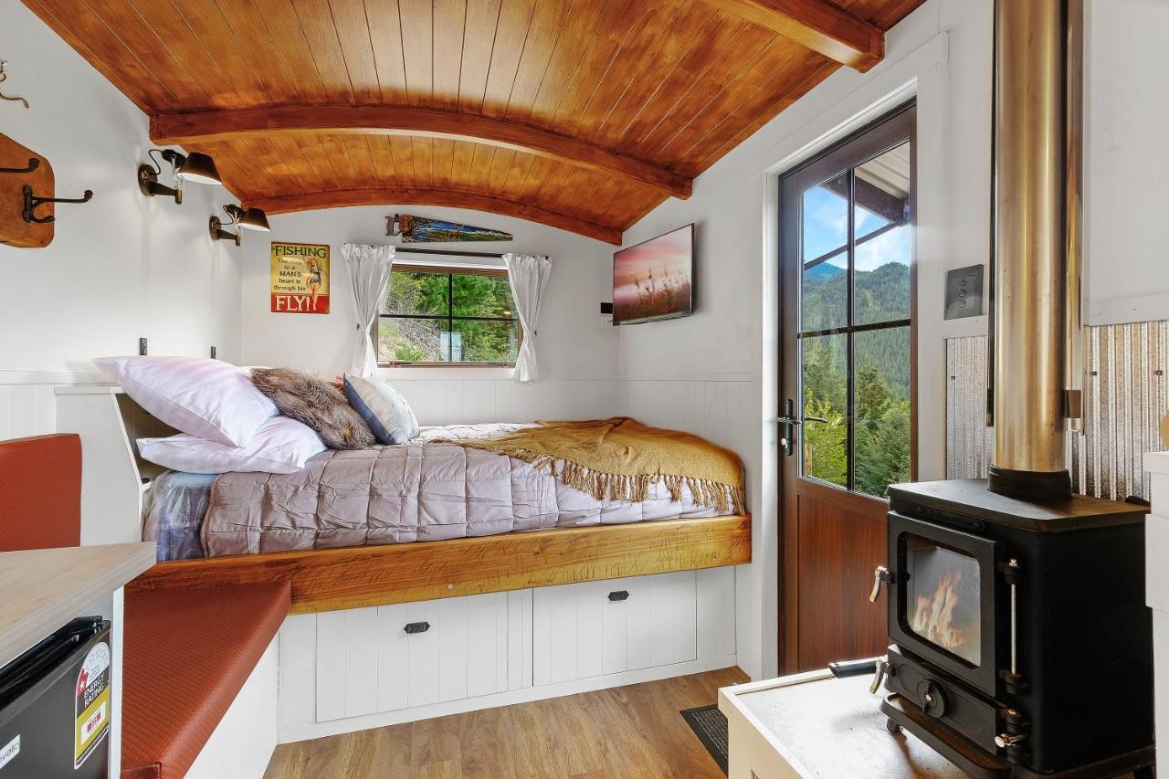 The Shepherds Hut - Boutique Retreat. ハンマー・スプリングス エクステリア 写真