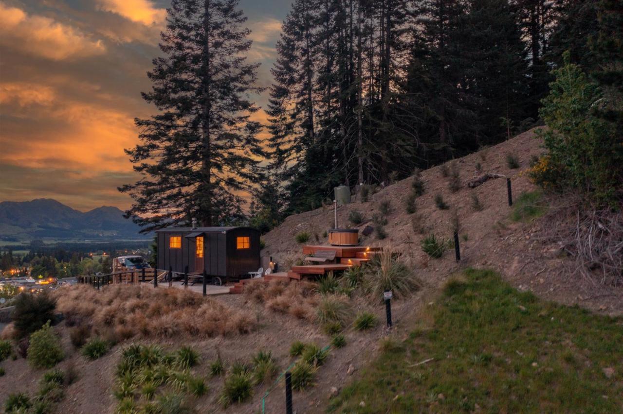 The Shepherds Hut - Boutique Retreat. ハンマー・スプリングス エクステリア 写真